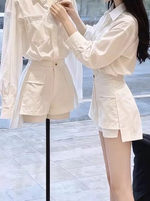 Fashionable White  Neck Shirt  - đánh giá và giá Vintage Fashion Pieces